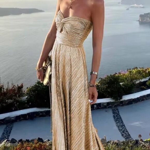 GOLD GOWN - Picture 3 of 3